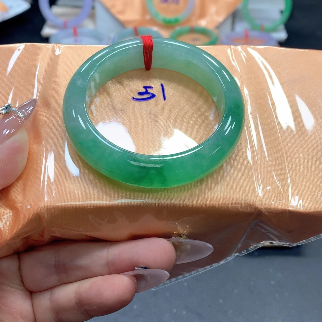 翡翠手镯未镶嵌51圈口