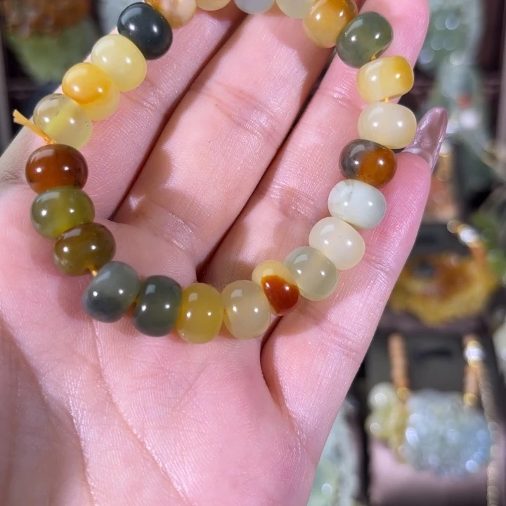 蛇纹石玉合金颈饰苏*惜