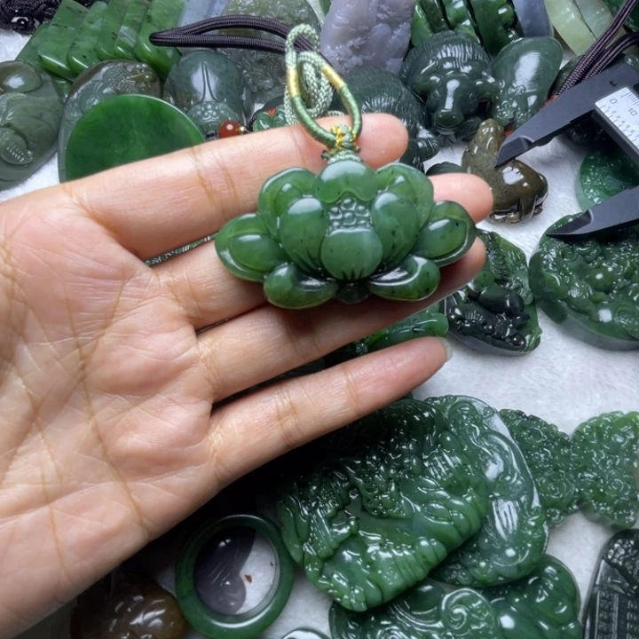 百***花和田玉未镶嵌颈饰