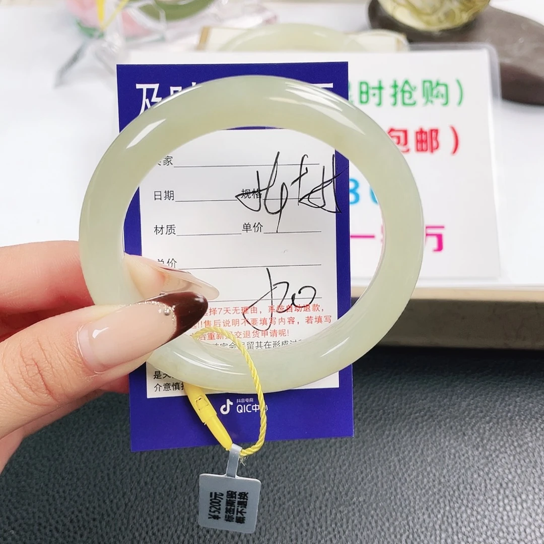 和田玉未镶嵌手镯