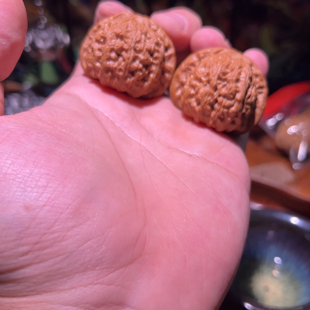 吊坠文玩核桃40全品球白，纯手工纳米打底