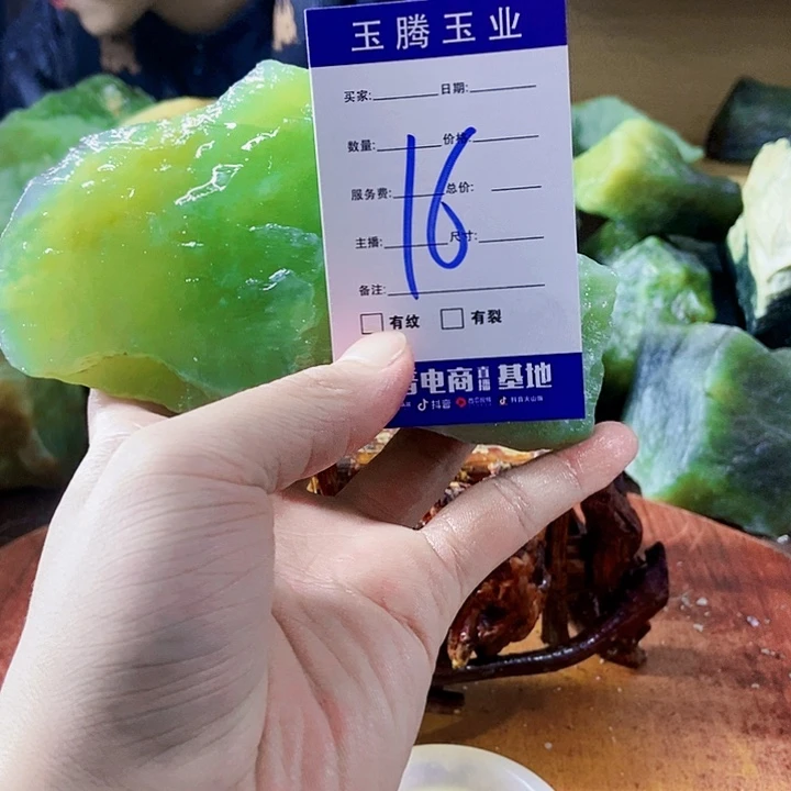 一***秋蛇纹石玉未镶嵌岫玉原石