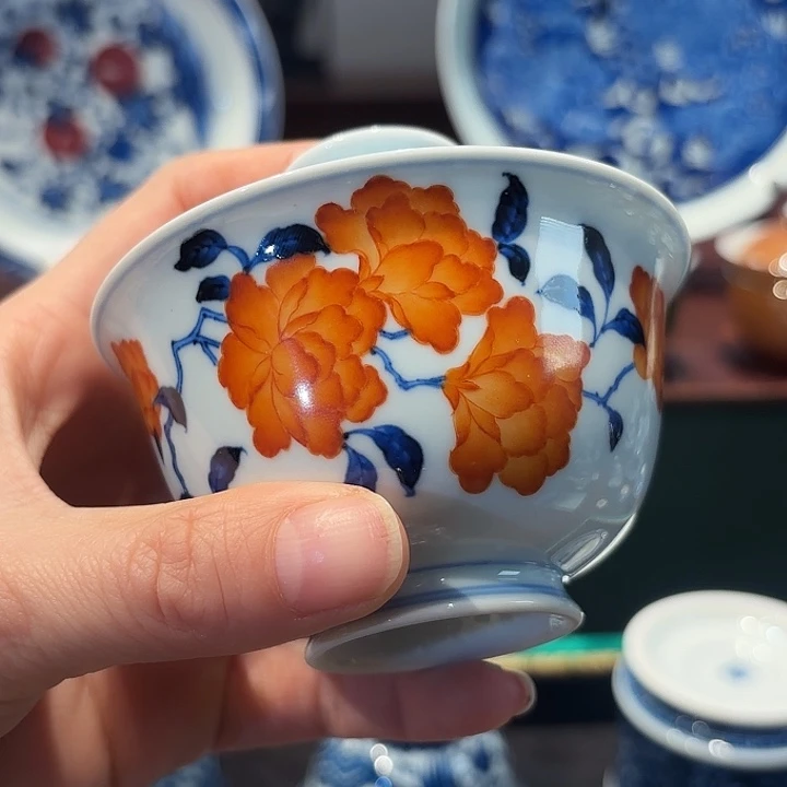 小卿亭青花泛红石榴话盖碗