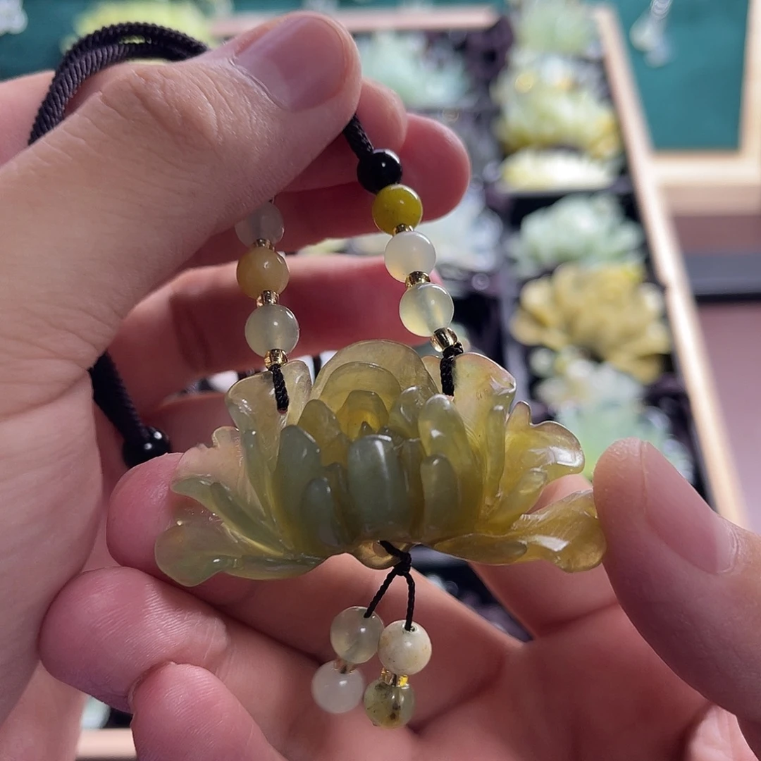 蛇纹石玉未镶嵌颈饰