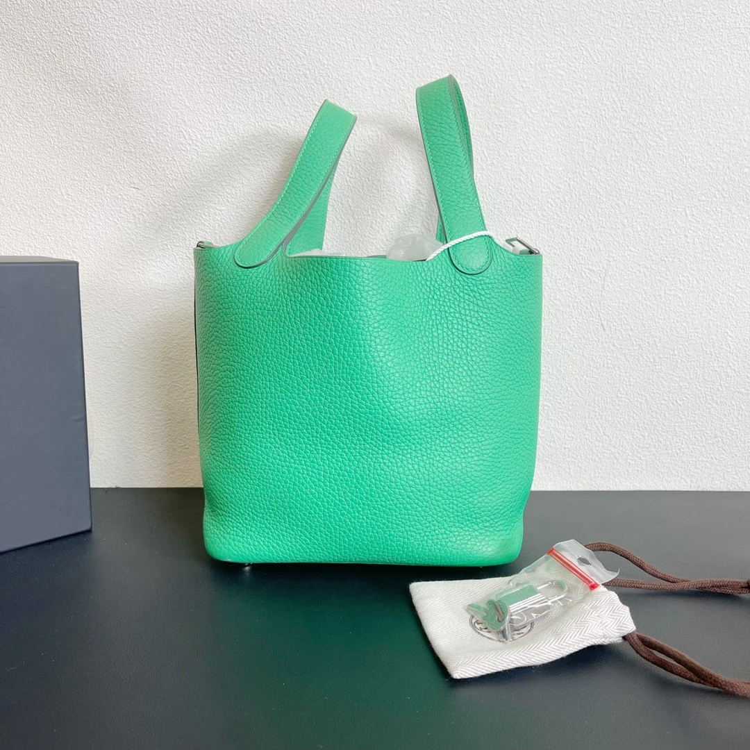 95新 Chanel/香奈儿 98新 奢总管/18菜篮子 漫画绿/b刻