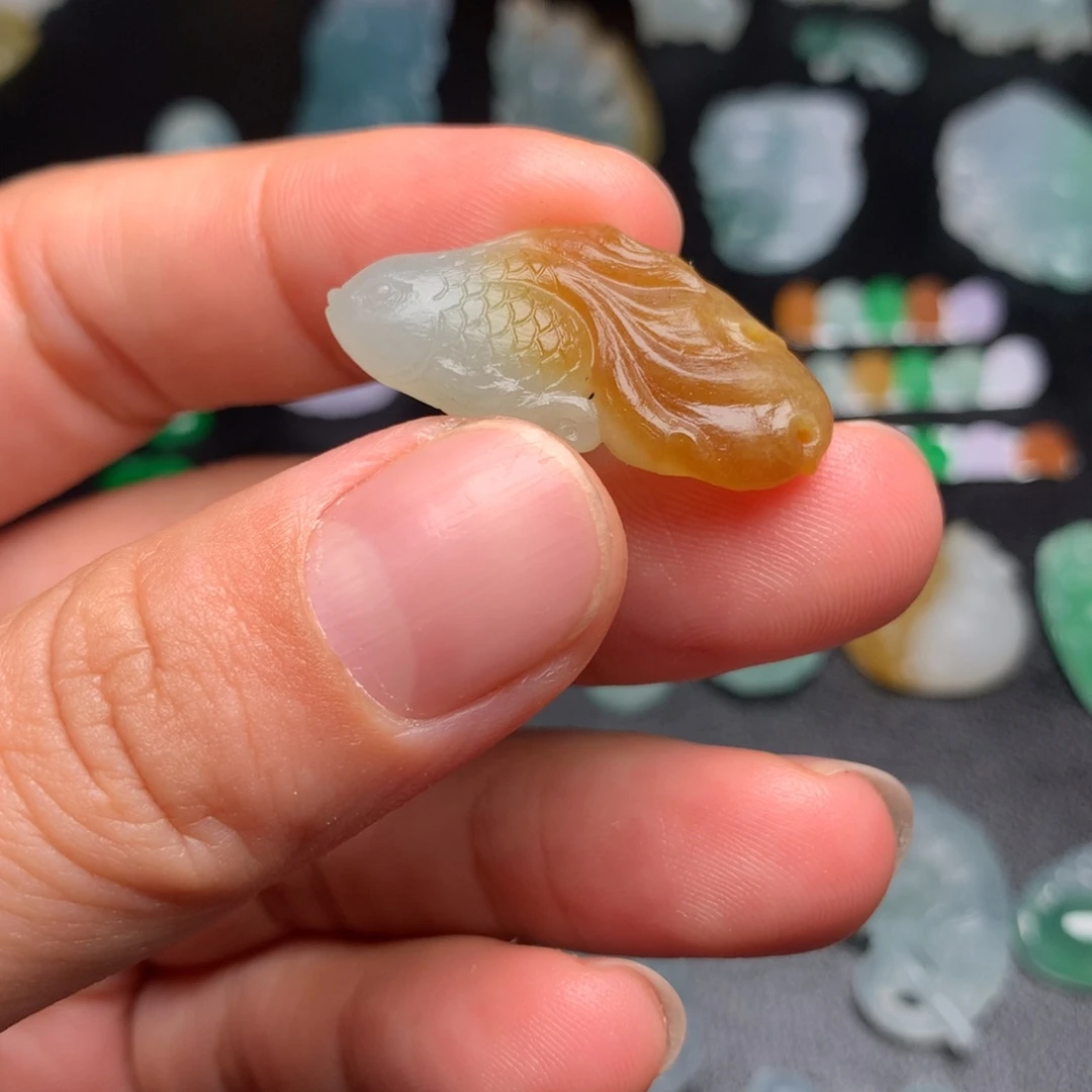 定制翡翠未镶嵌鱼