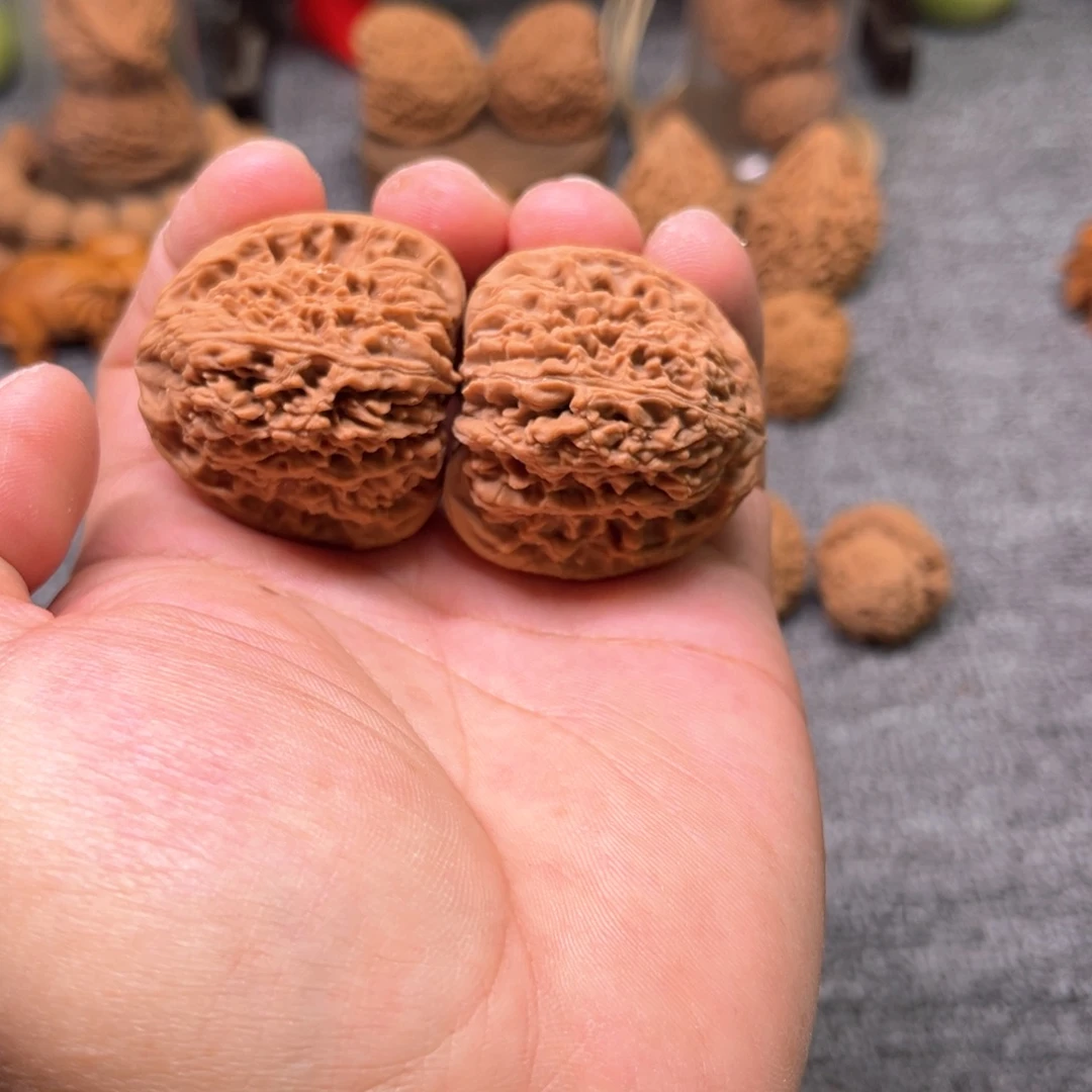 文玩核桃把件逐鹿三角南疆