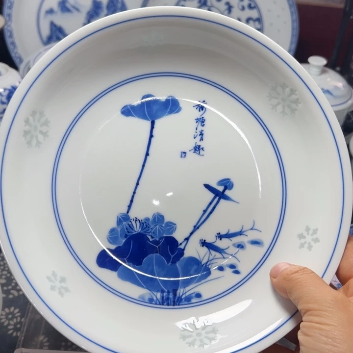 底槽青手绘雕刻8寸荷花盘子