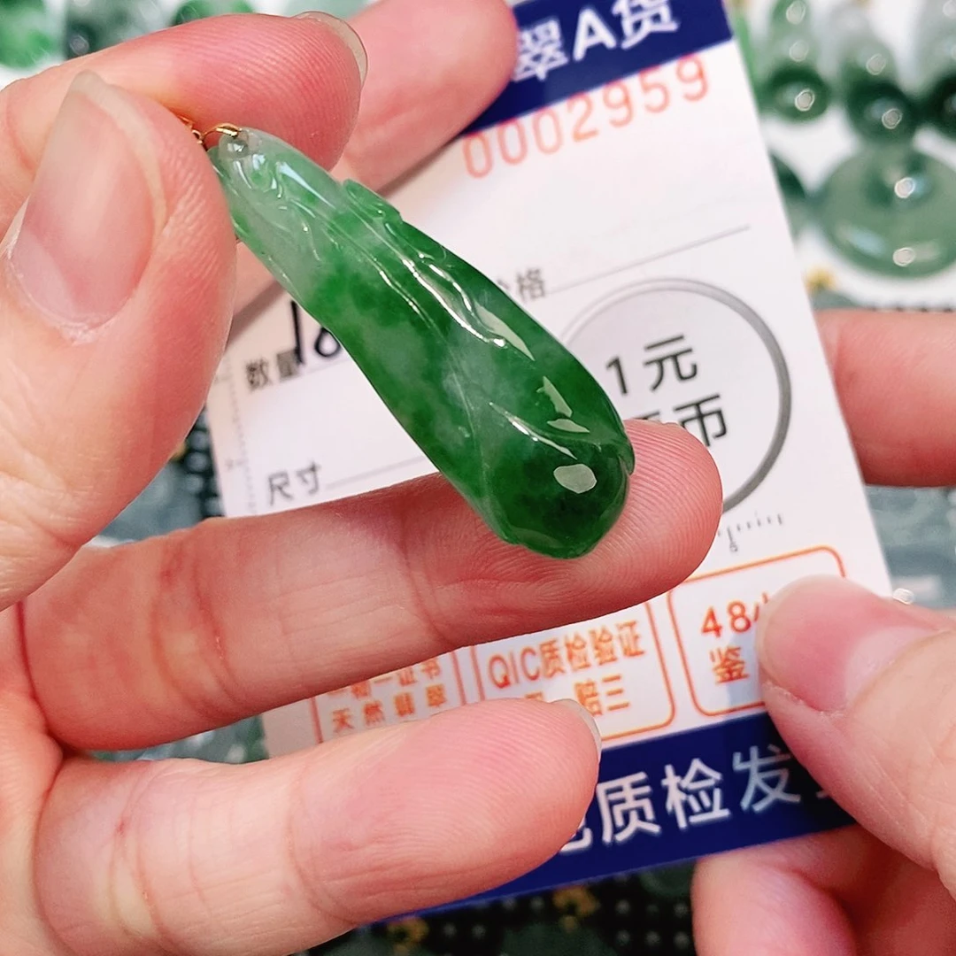 翡翠颈饰18K金镶嵌吊坠