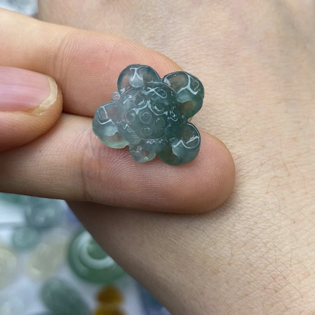 翡翠未镶嵌颈饰花