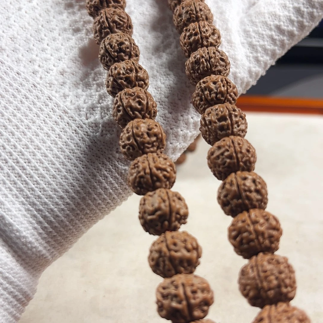 金刚菩提吊坠老树王手持