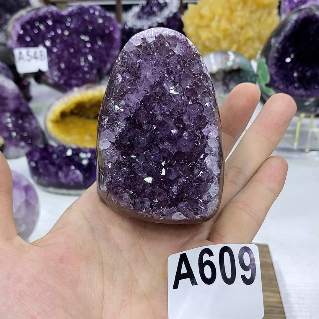 紫晶未镶嵌大型摆件（非配饰）