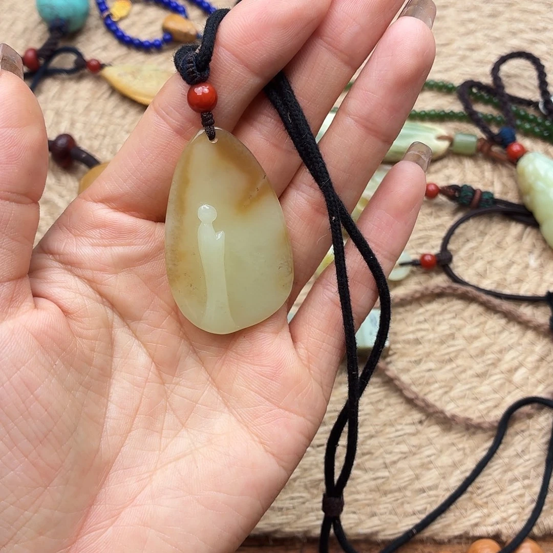 黑***使和田玉未镶嵌颈饰