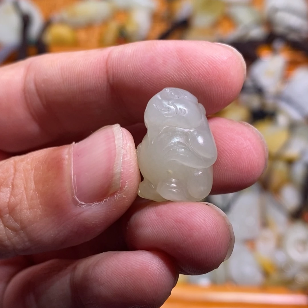 和田玉颈饰未镶嵌花***！