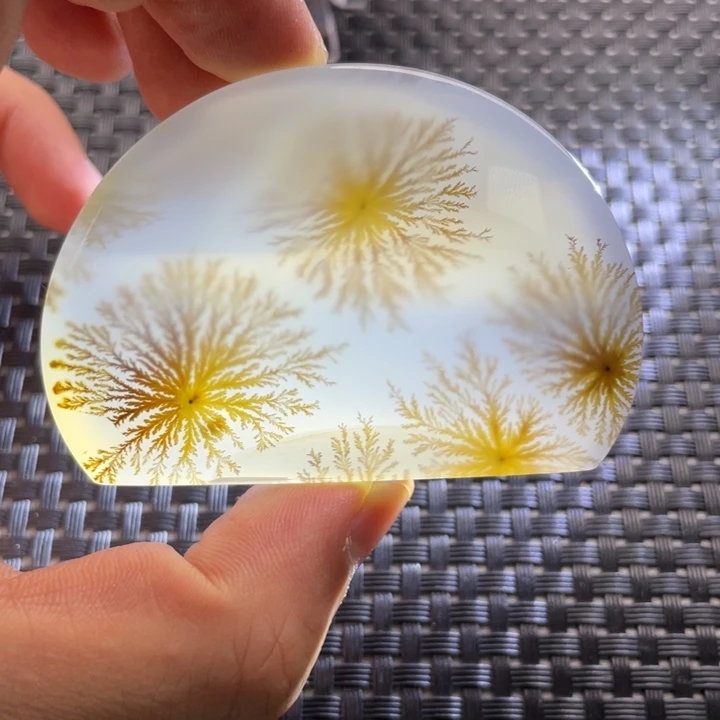 悠***然玛瑙/玉髓未镶嵌颈饰