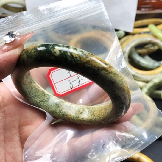 蛇纹石玉手镯未镶嵌手