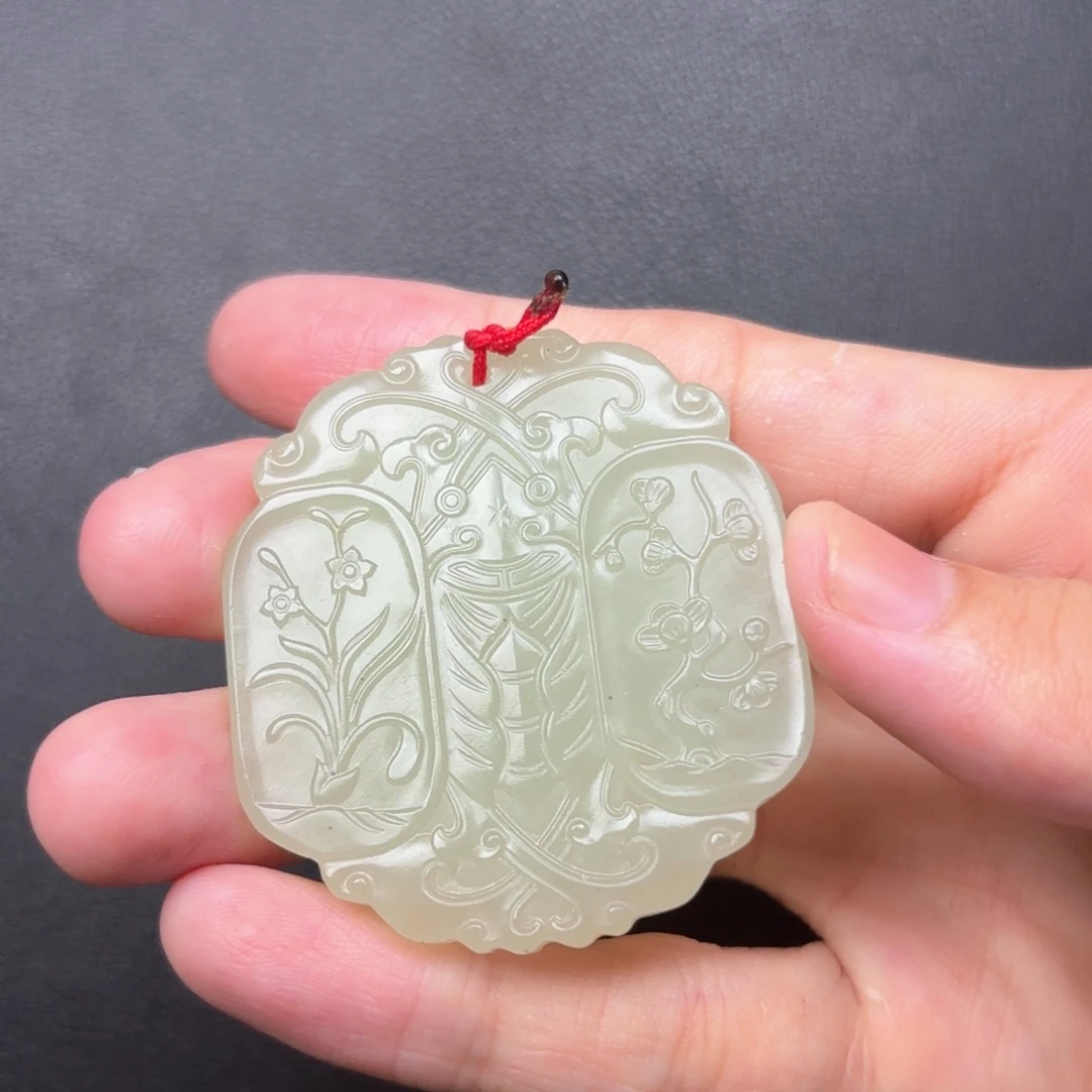 飞***化和田玉未镶嵌颈饰