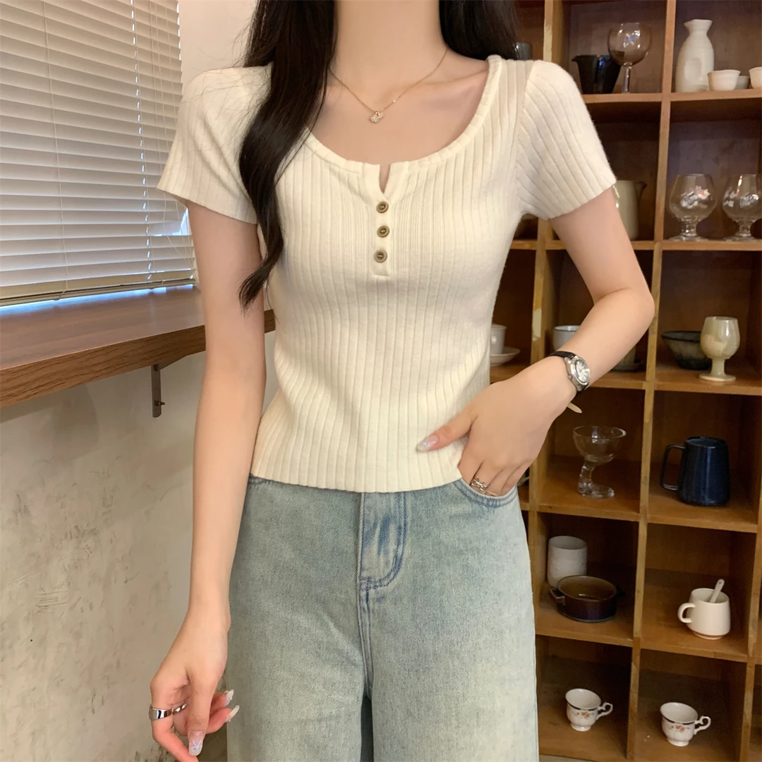 法式露锁骨t恤女上衣夏季新款修身显瘦杏色针织短袖洋气方领小衫