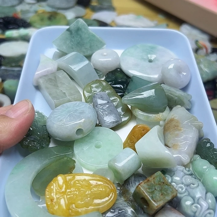 袁***儿翡翠未镶嵌颈饰天然翡翠173