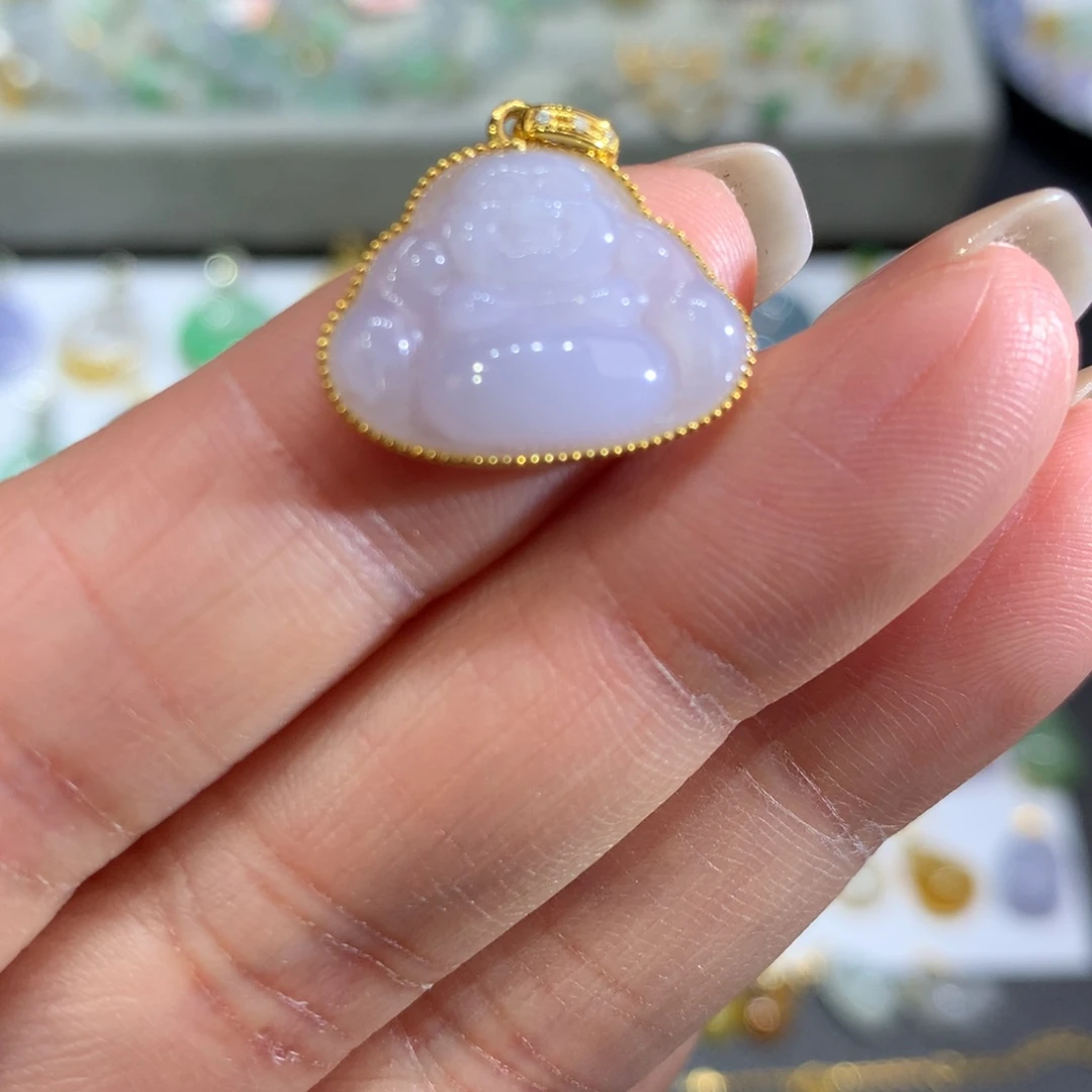 翡翠颈饰18K金镶嵌翡翠吊坠的未镶嵌