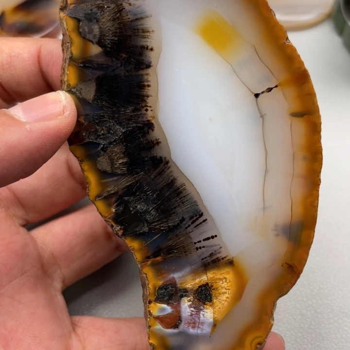 玛瑙/玉髓颈饰未镶嵌路*