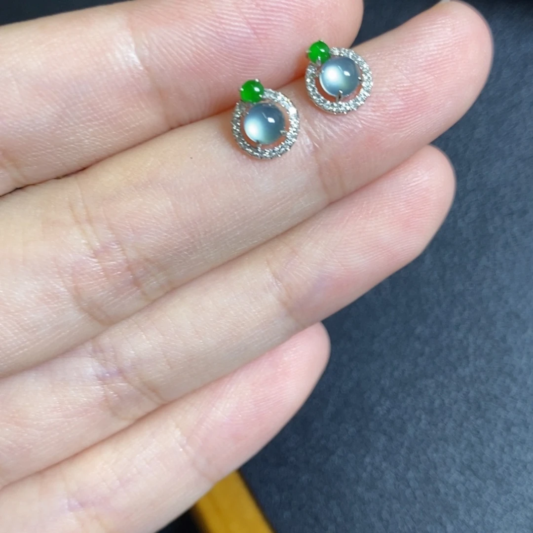 18K金镶嵌翡翠耳饰耳钉