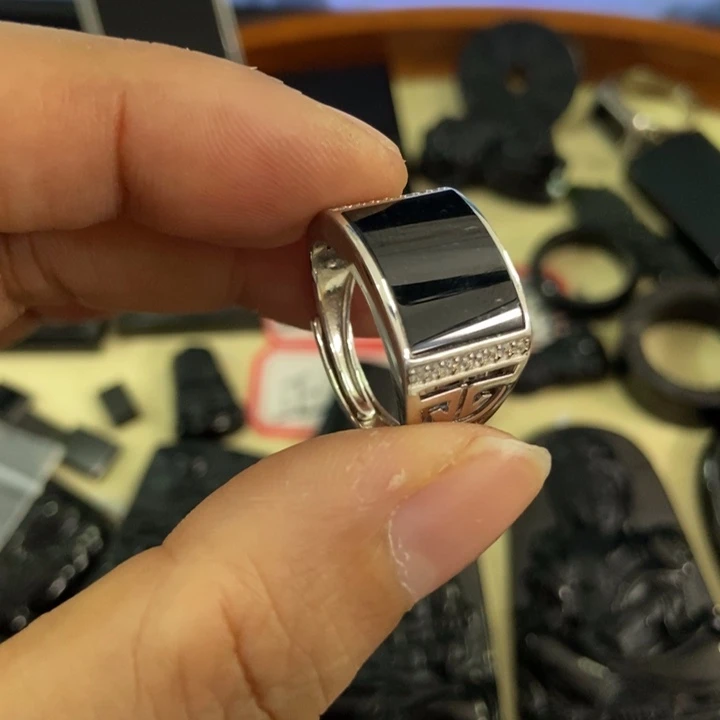 翡翠戒指未镶嵌墨翠