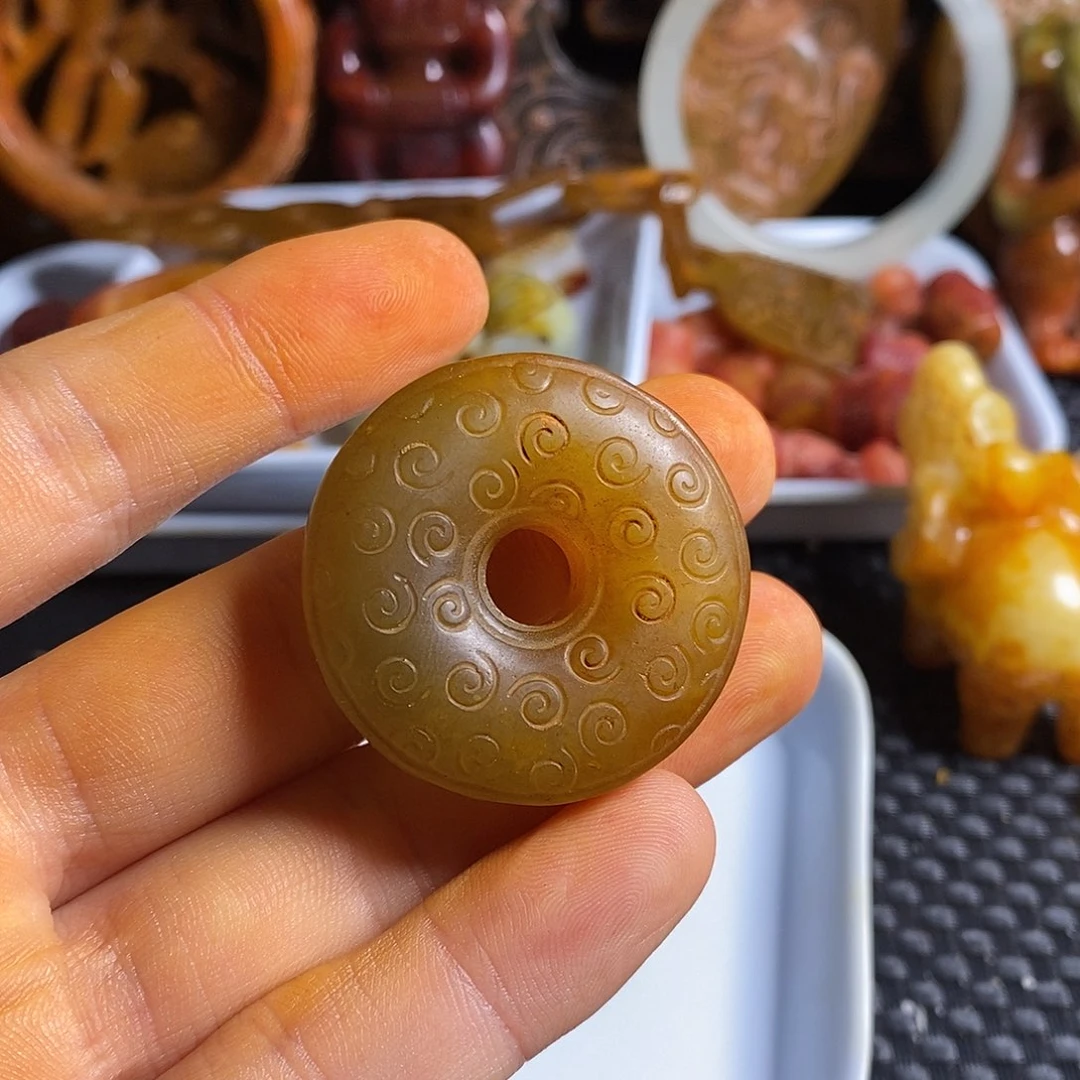 透闪石-蛇纹石玉合金颈饰