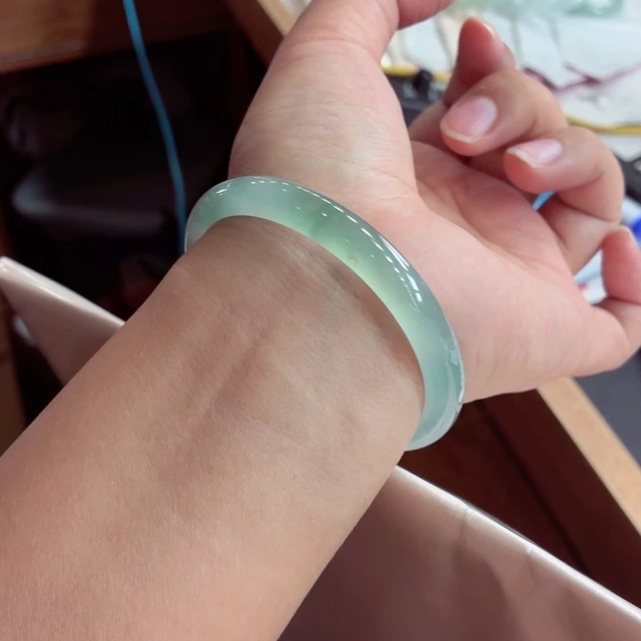 翡翠未镶嵌手镯天然缅甸A货翡翠（珠光宝气）