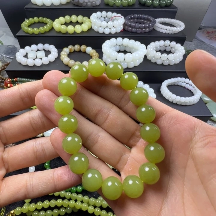 安***光和田玉未镶嵌颈饰