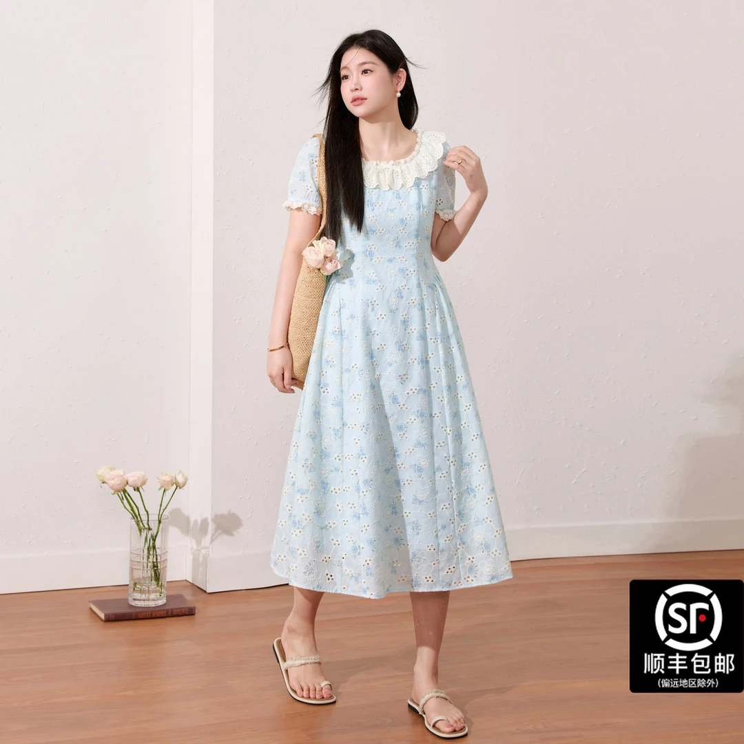 蓝语大码女装胖mm蕾丝领镂空绣花度假裙甜美小清新蓝色收腰连衣裙