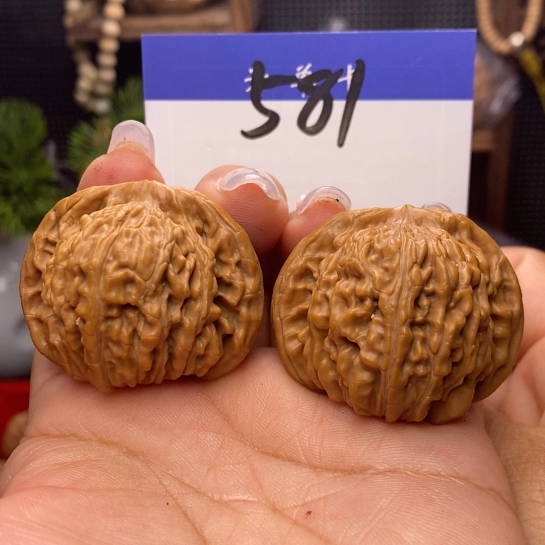 文玩核桃吊坠汉高楼。全品。边41。丹