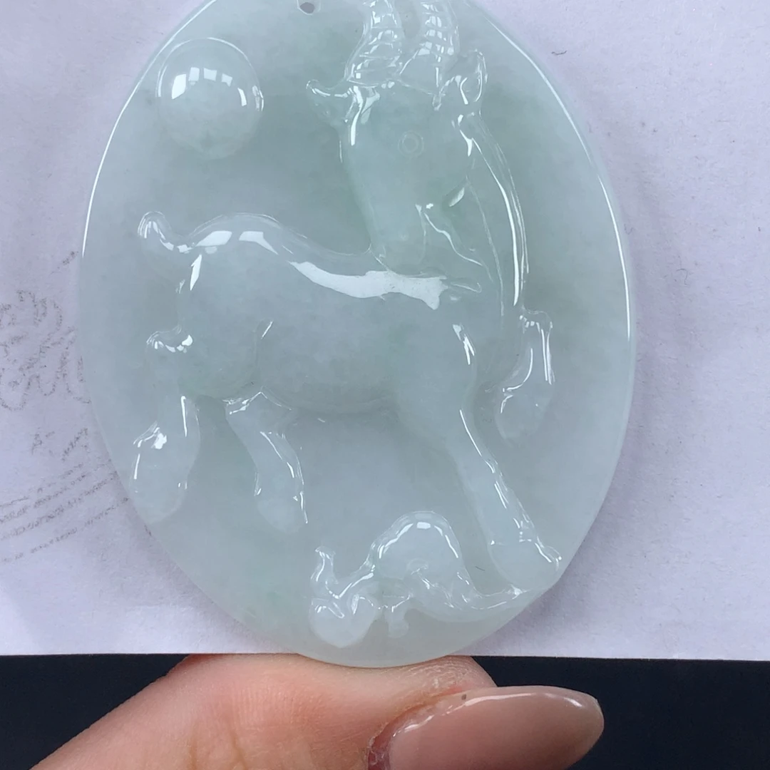 翡翠未镶嵌颈饰羊