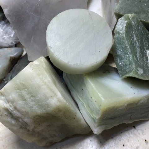 透闪石质玉未镶嵌珠宝半成品