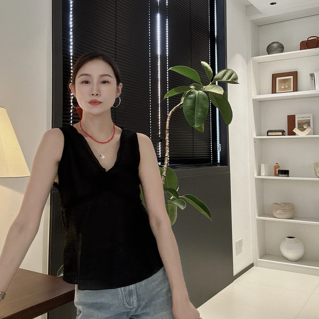 【丽姐女装】手工花背心｜盐系轻熟风 质感亲肤天丝气质背心W8099