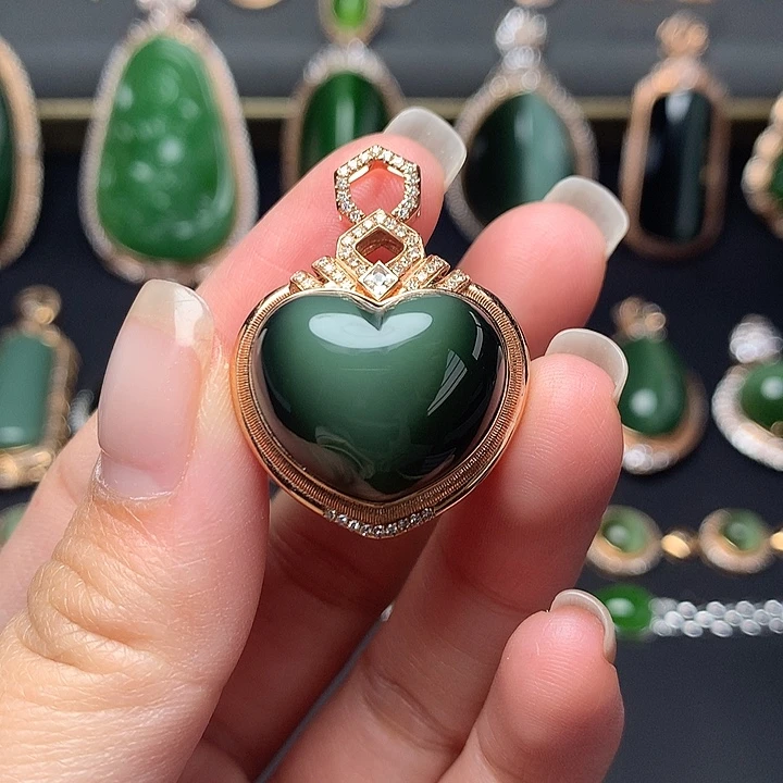 和田玉18K金镶嵌颈饰