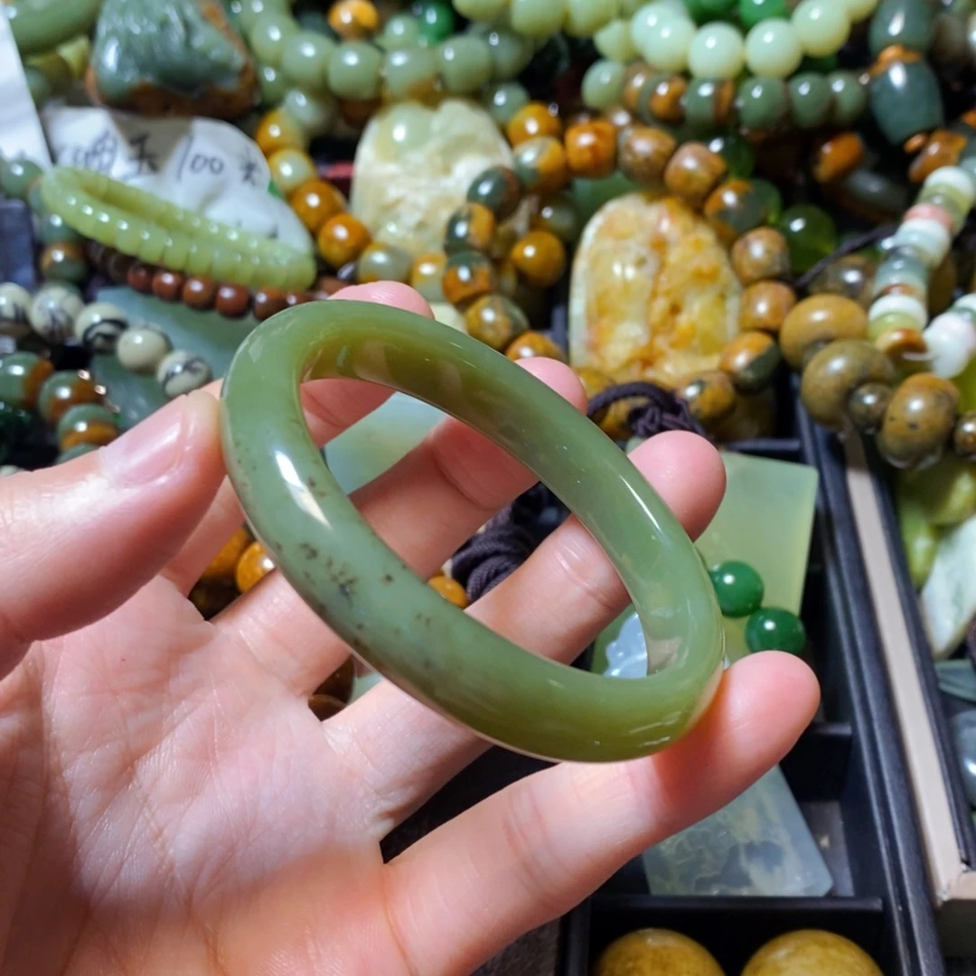 岫岩老玉（透闪石质玉）未镶嵌颈饰