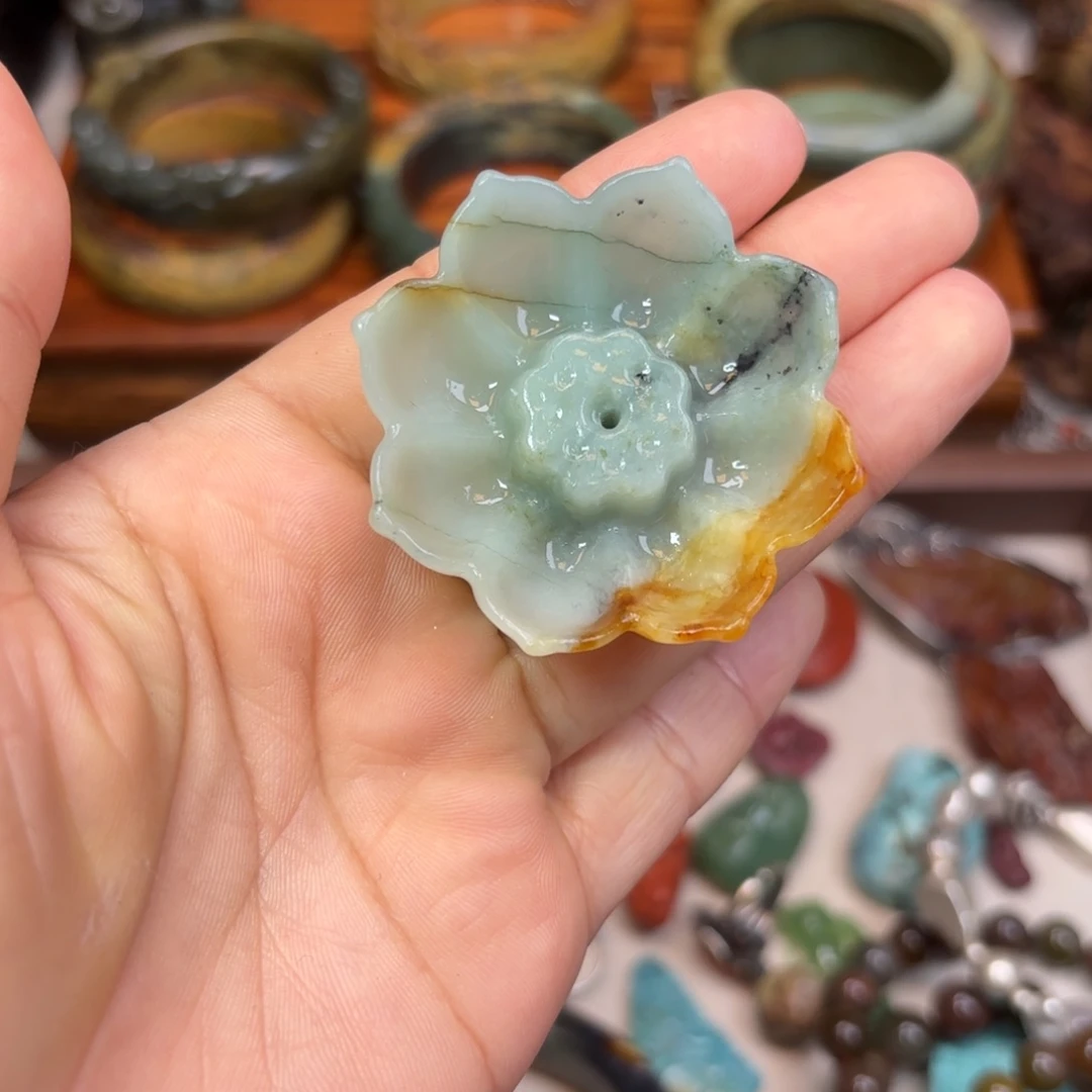 蛇纹石玉未镶嵌颈饰
