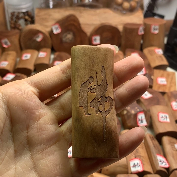 檀香木吊坠松*老山檀香随型把件刻佛