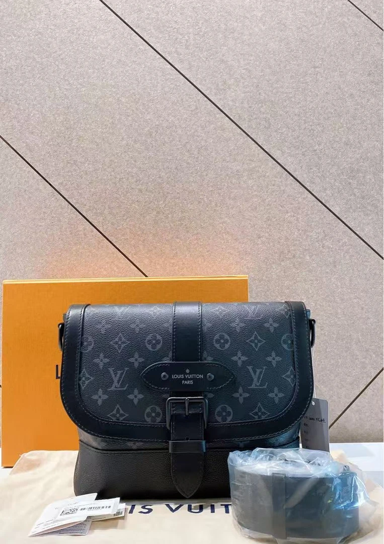 99新 LV 帝爵奢品LV 黑花邮差包