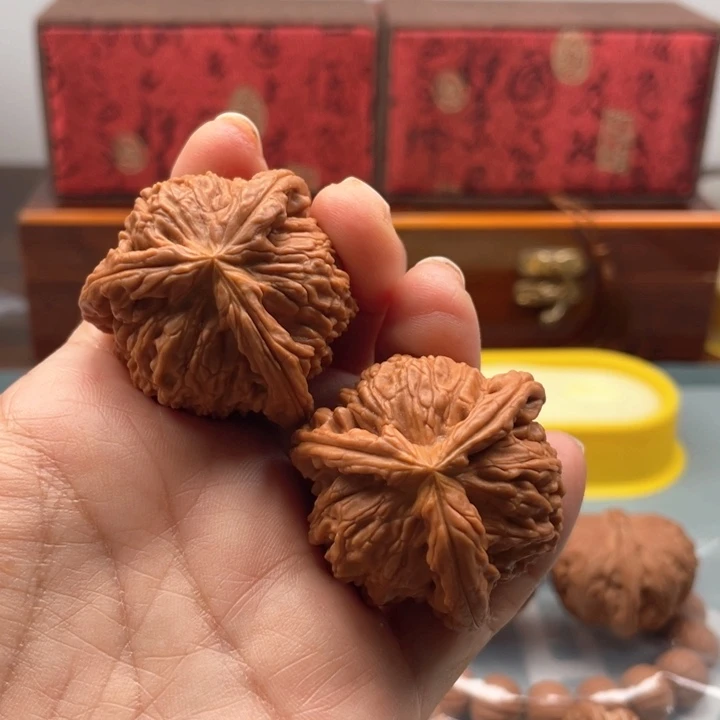 把件文玩核桃白狮三楞