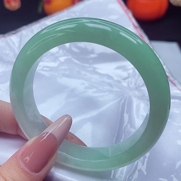 翡翠手镯未镶嵌M**U53圈