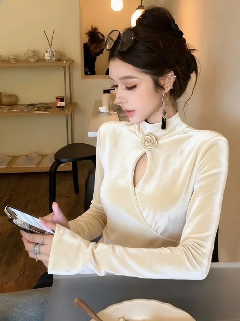 设计感立体花朵白色丝绒衬衫女2025秋冬新款修身显瘦打底镂空衬衣