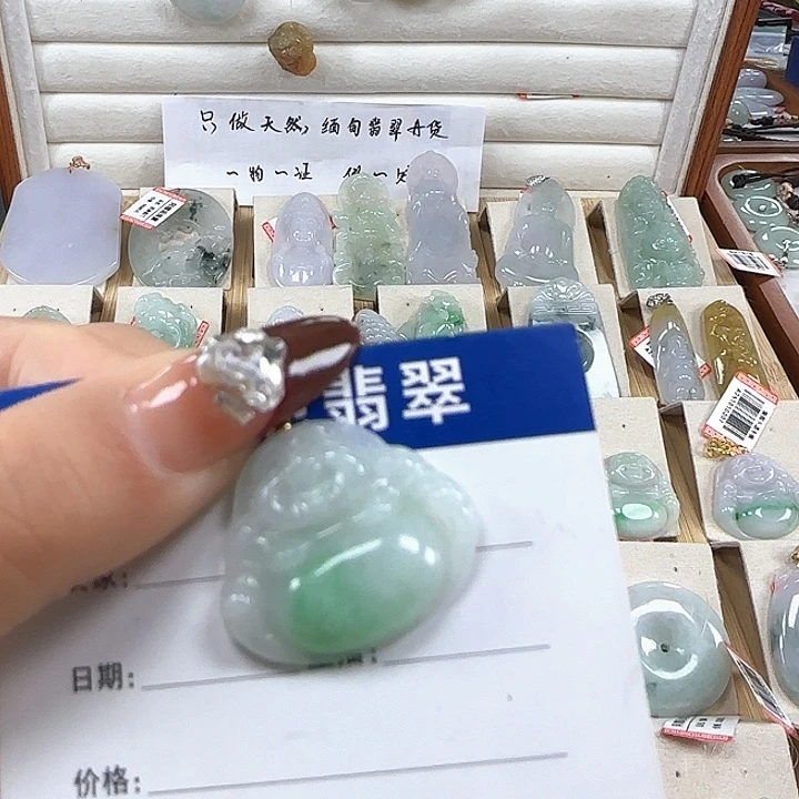 翡翠未镶嵌颈饰佛公