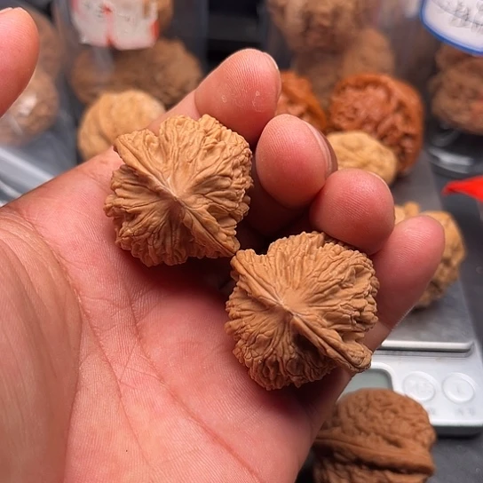 文玩核桃把件虎头