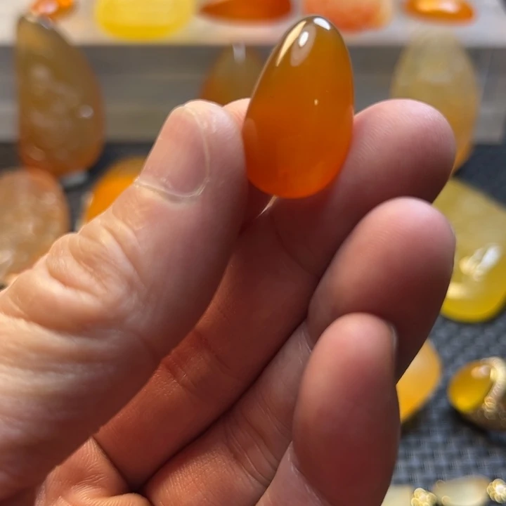 会***鼠石英质玉未镶嵌旦面