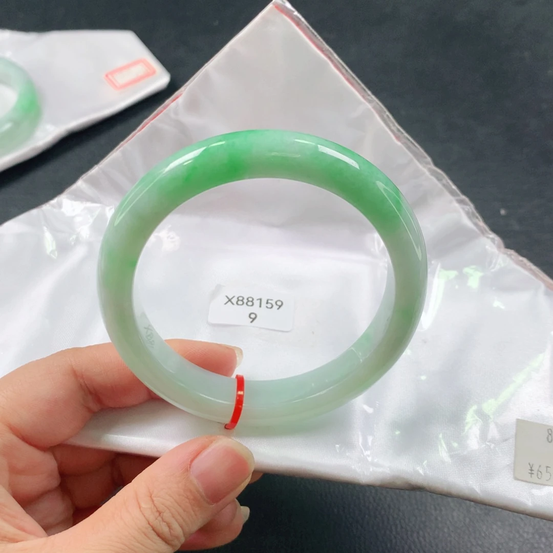 翡翠手镯未镶嵌03.