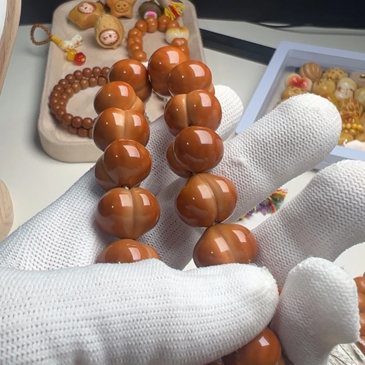 武***君吊坠猴头核桃猴头