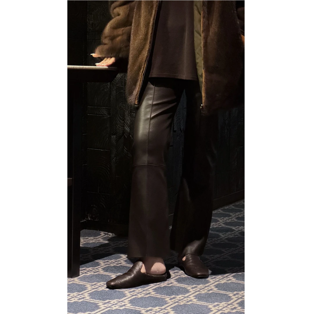 【重塑经典-微喇版】A级弹力绵羊皮重工显瘦微喇九分皮裤25425002