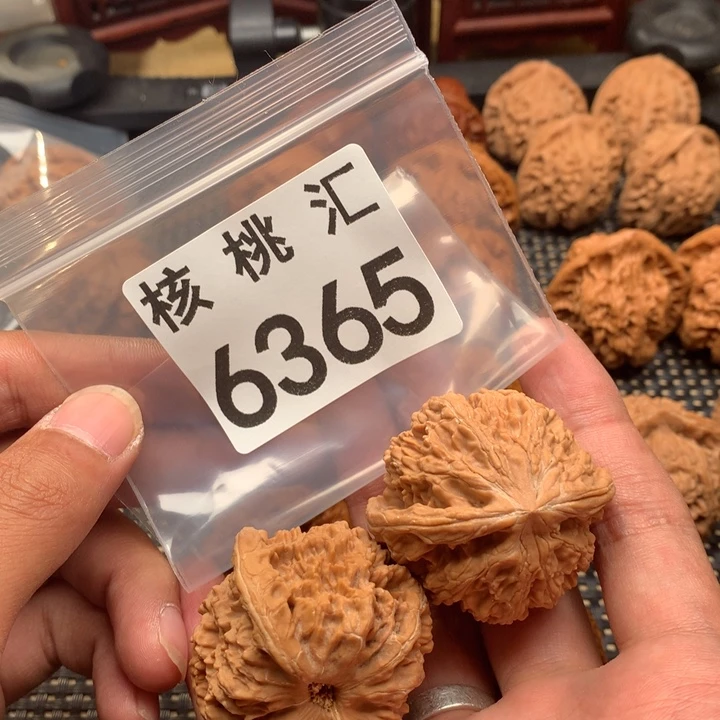 文玩核桃吊坠窝峰顶